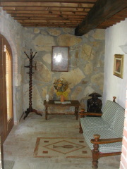 The living room at Querciolaie 1 includes an elegant floor mosaic.